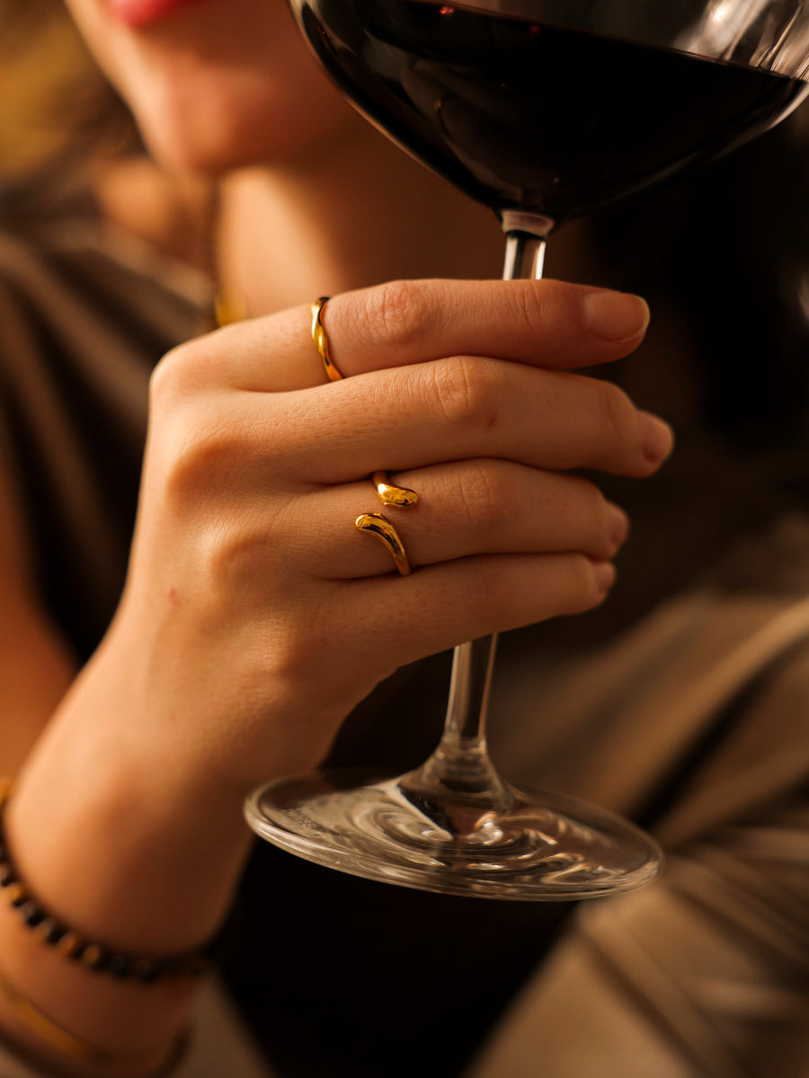 Anillo de Diseño Curvo Moderno