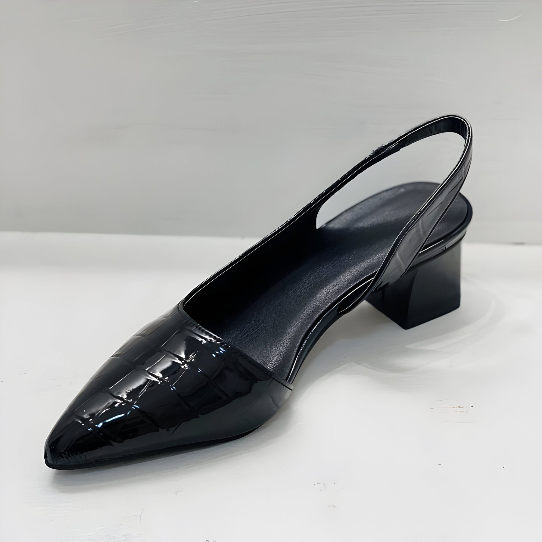 Wynn - Zapatos de tacón con punta ancha