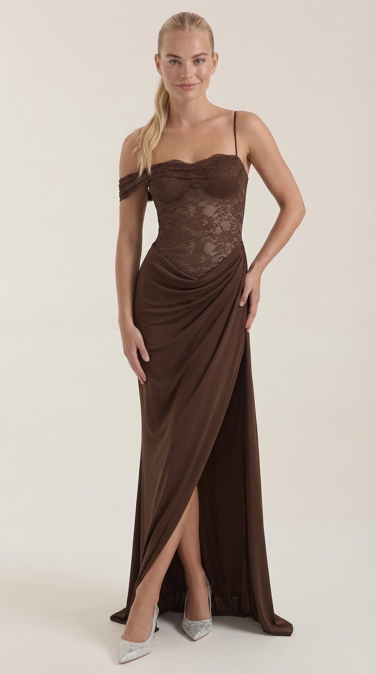 Vestido Largo con Corsé de Encaje y Diseño de Un Hombro Giselle