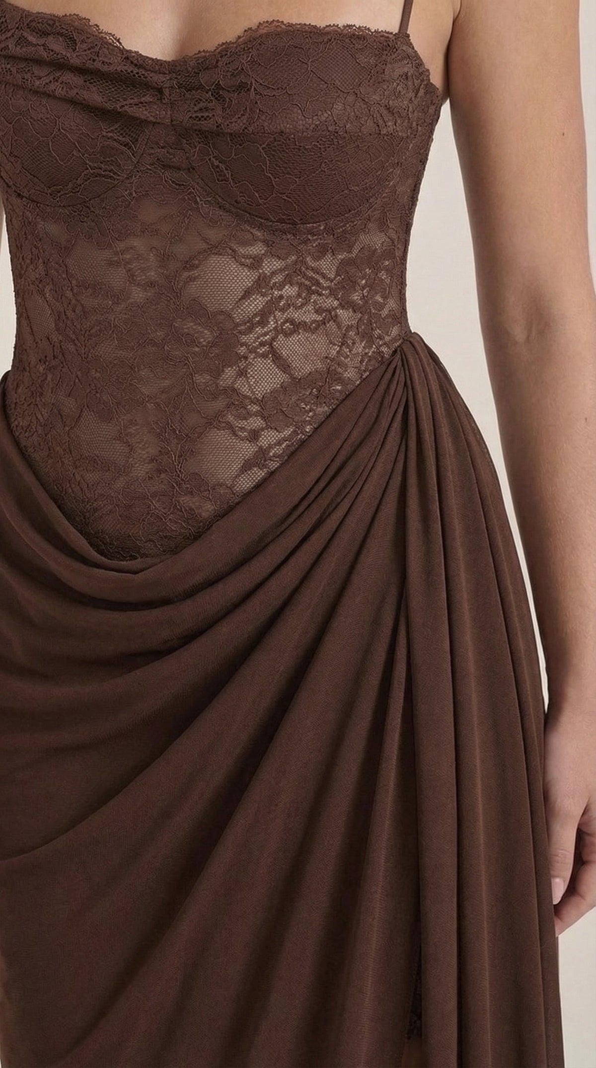 Vestido Largo con Corsé de Encaje y Diseño de Un Hombro Giselle