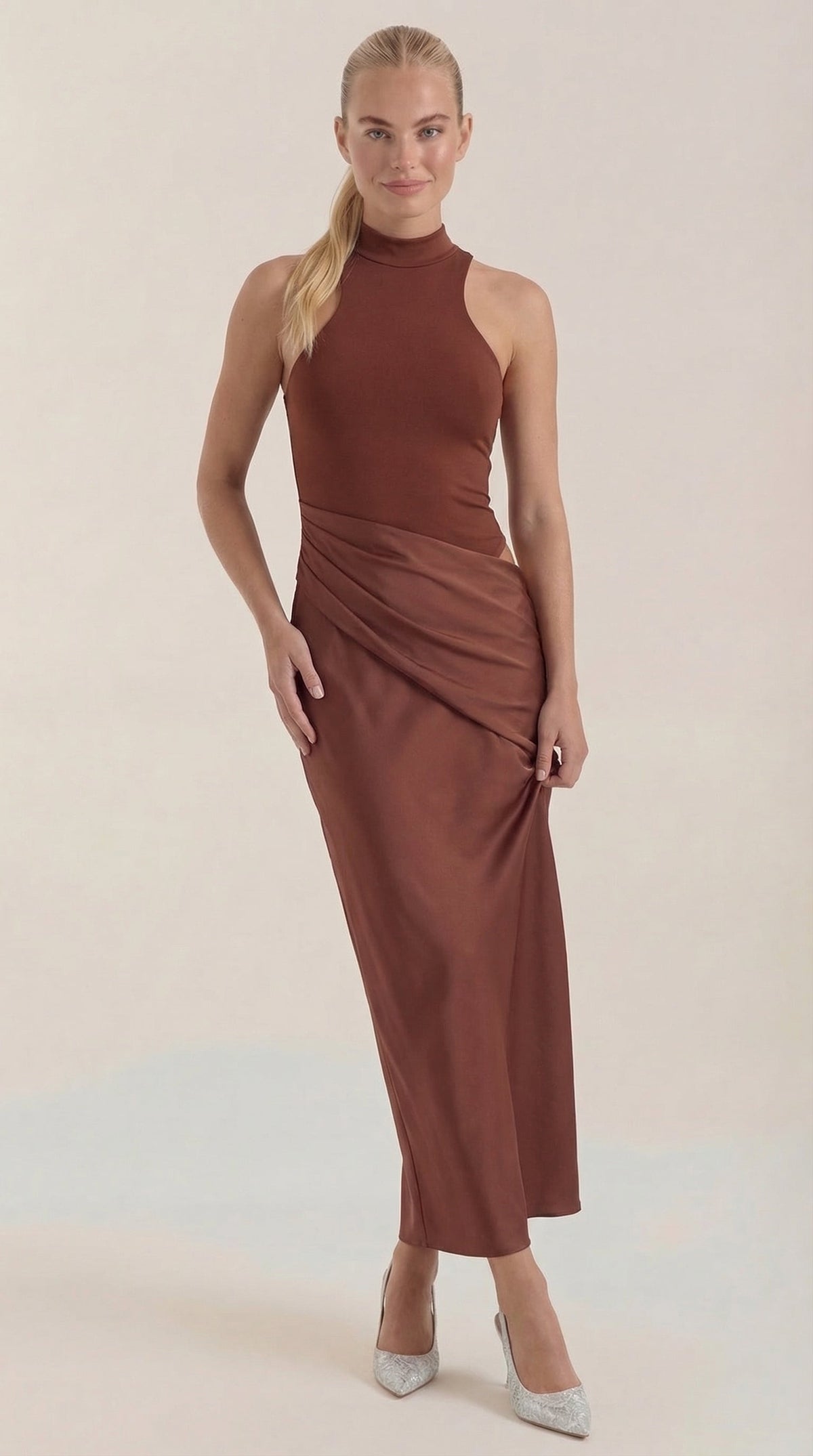 Maxi Vestido Hester con Cuello Alto